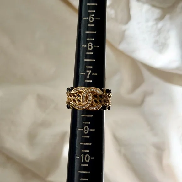 Beautiful Chanel Gold and Black Chain Ring - Picture 4 of 16